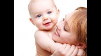 小宝宝为什么老是喜欢让抱抱？应该完全满足婴儿的需求吗？